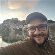 Doy clases de matemáticas desde nivel primario hasta el bachillerato. Soy un ingeniero chileno con muchos años dando clases